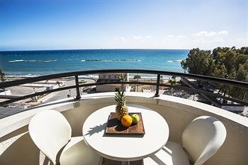 Pigeon Beach Hotel Apartments